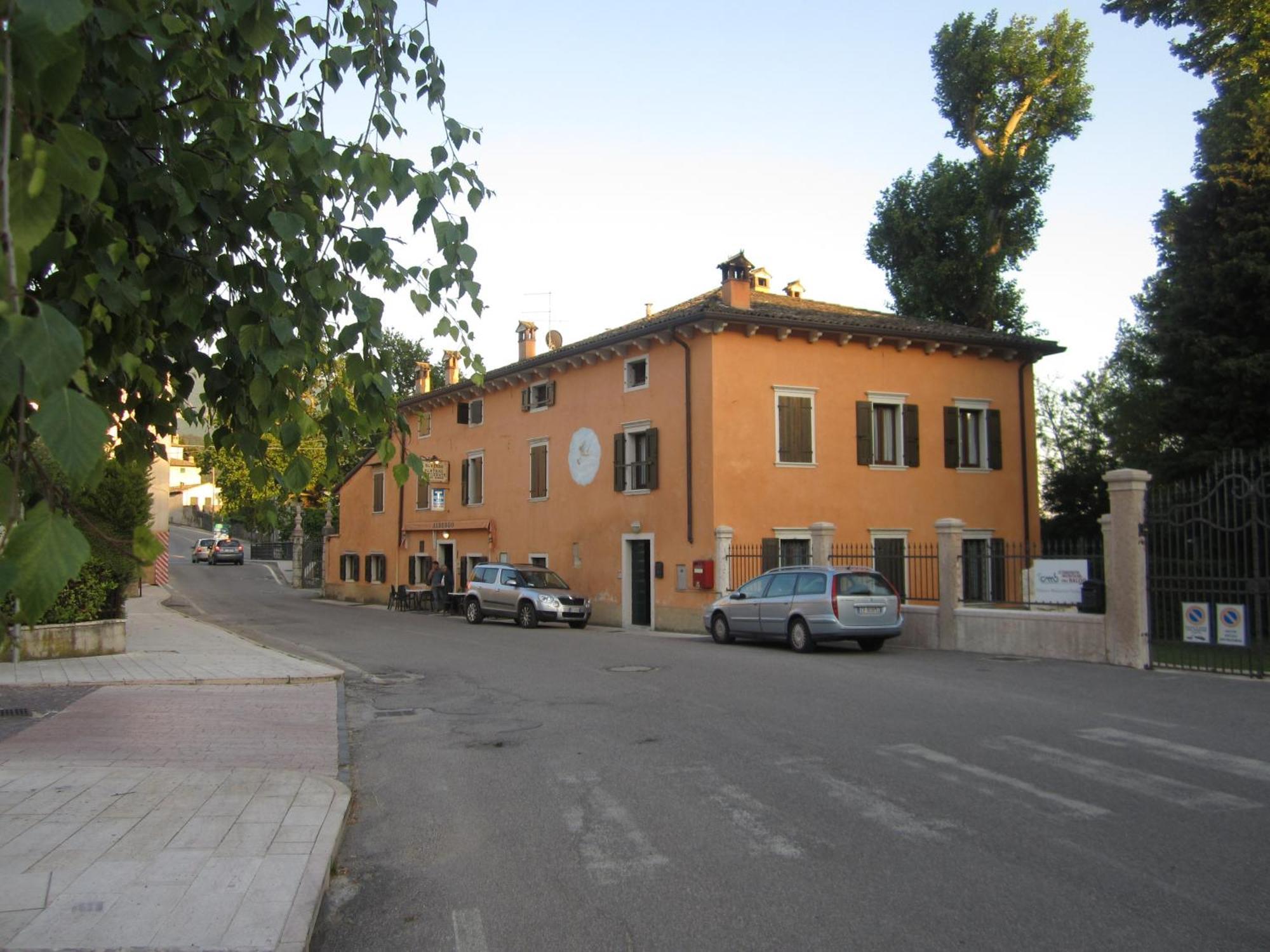 Albergo Al Platano Caprino Veronese Exterior foto