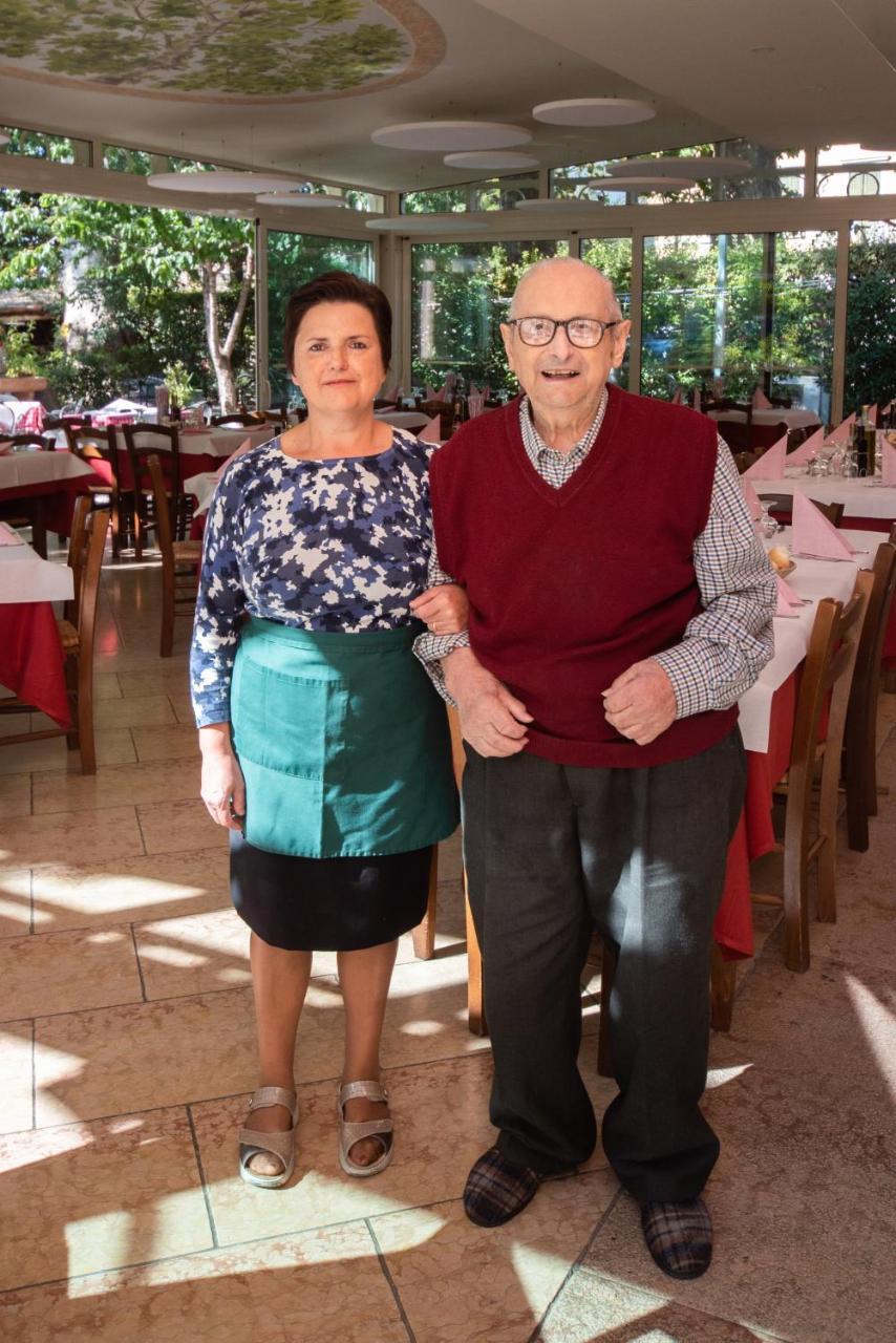 Albergo Al Platano Caprino Veronese Exterior foto