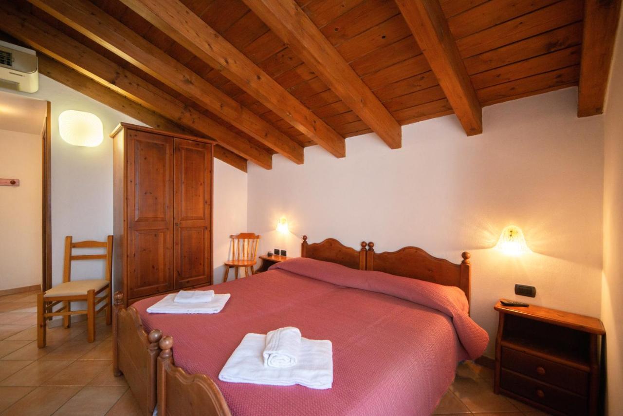 Albergo Al Platano Caprino Veronese Exterior foto