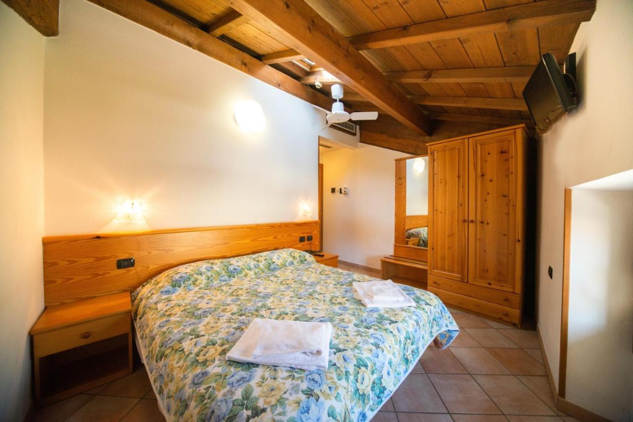 Albergo Al Platano Caprino Veronese Exterior foto