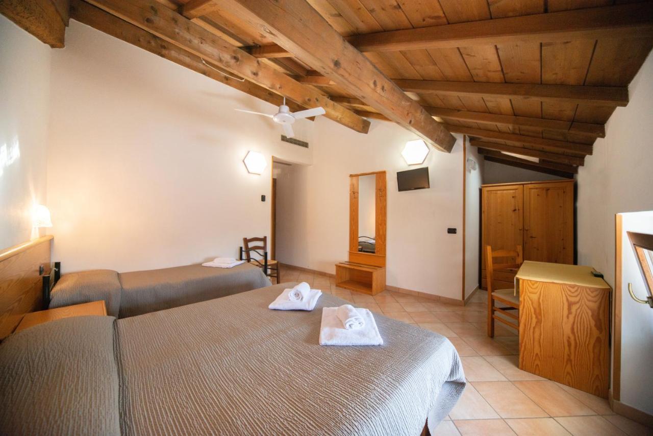 Albergo Al Platano Caprino Veronese Exterior foto